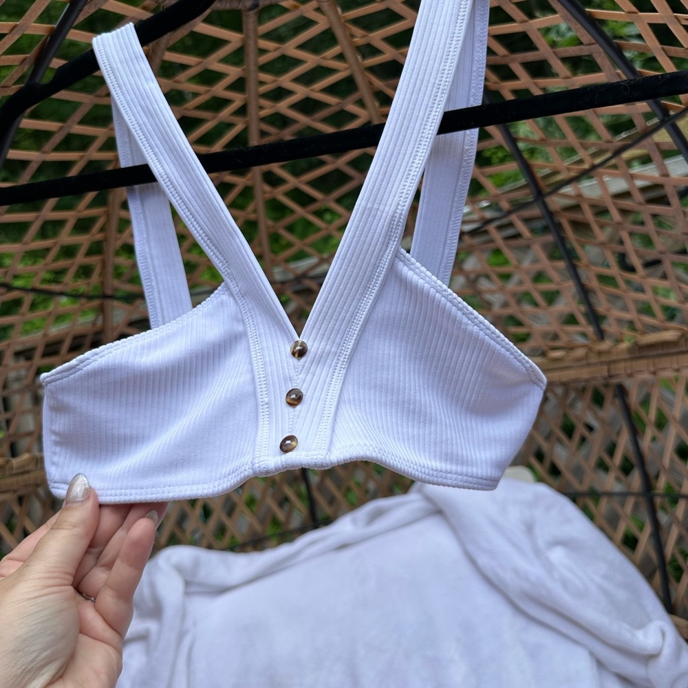 EUC Tularosa Cove Bikini Top in White. 3 buttons, ribbed fabric. Size xs - Picture 8 of 10